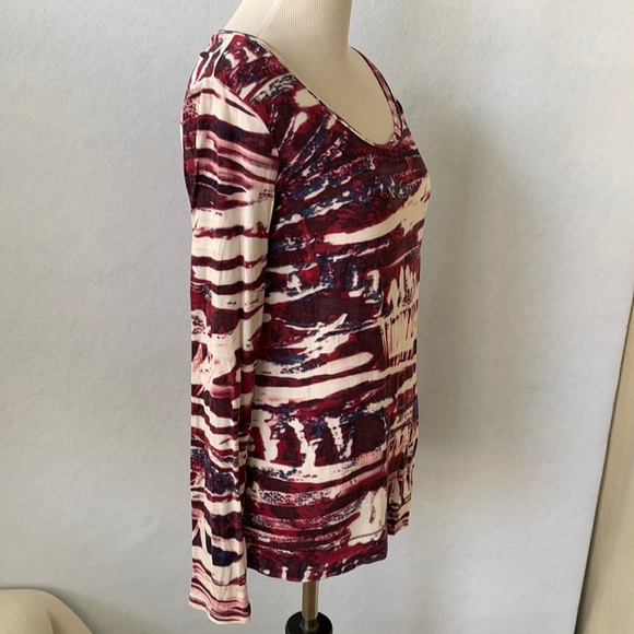 Simply Vera Abstract Long Sleeve Lightweight Tee - Picture 4 of 12